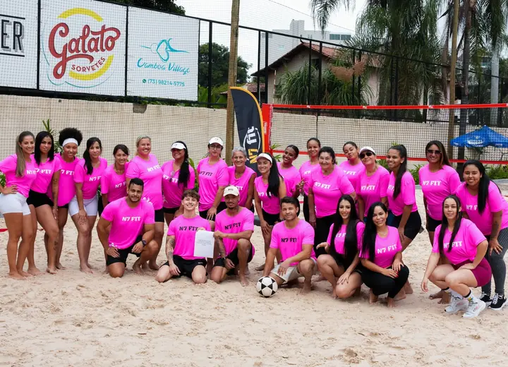 Turma da N7 Fit em aulão na areia
