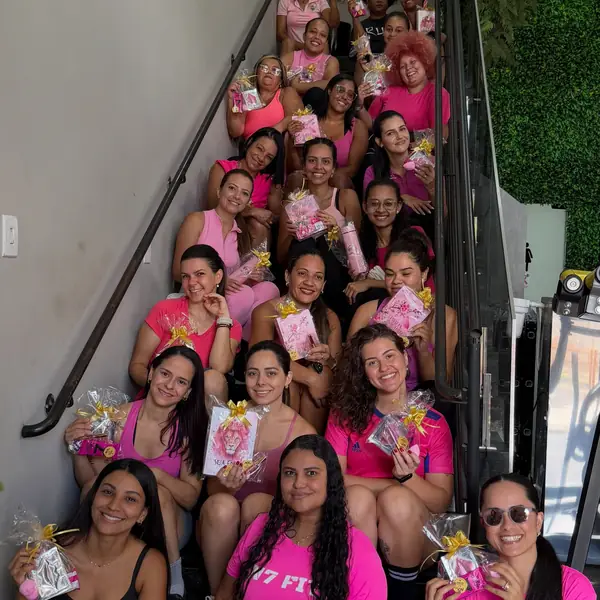 Alunas da N7 Fit no evento do Outubro Rosa